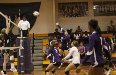Lady Cats Outlast FHU in Five Set Thriller